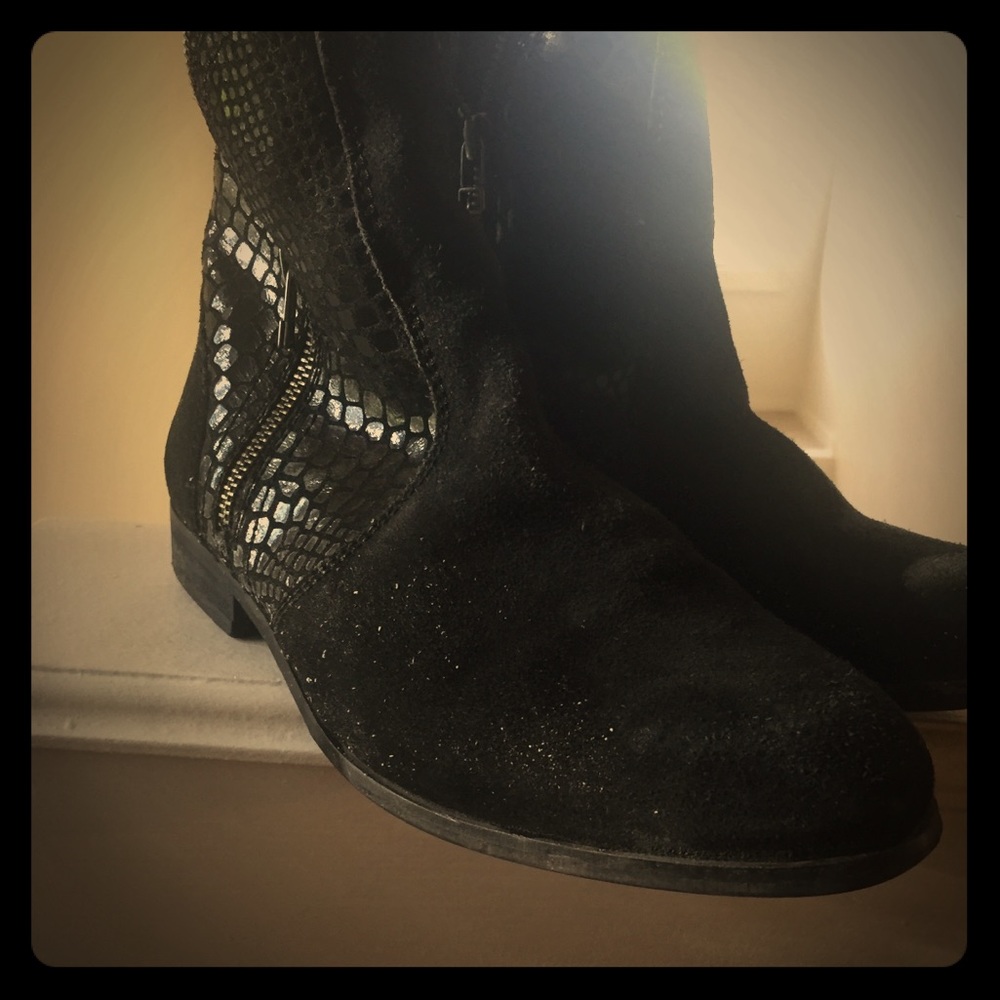 Hip biker booties
